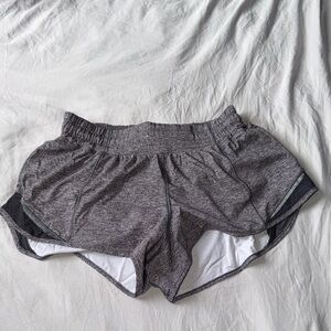 Lululemon Hotty Hot Low-Rise Lined Short 2.5